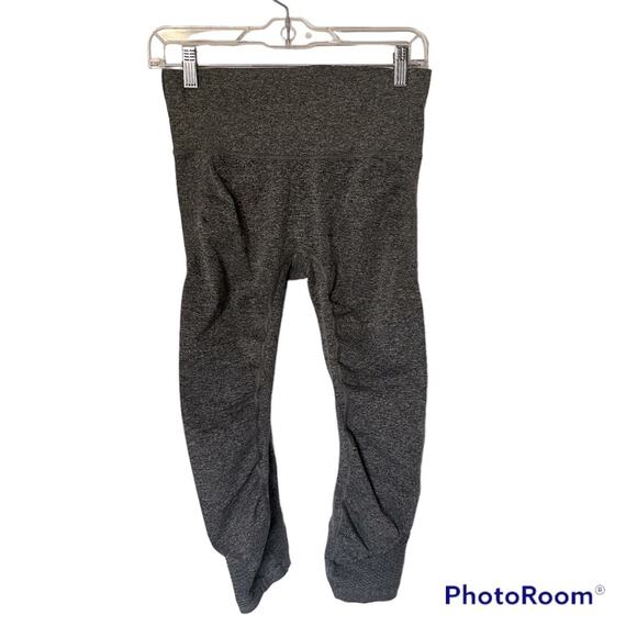 Old navy active women’s capris‎ large - Picture 1 of 5